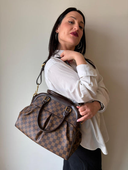 Indossata, Borsa LV in canvas Damier Ébène nella versione MM. Originale, usata, di lusso, in ottime condizioni.