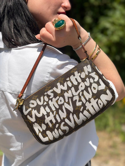 Pochette Accessoires LV Graffiti x Stephen Sprouse