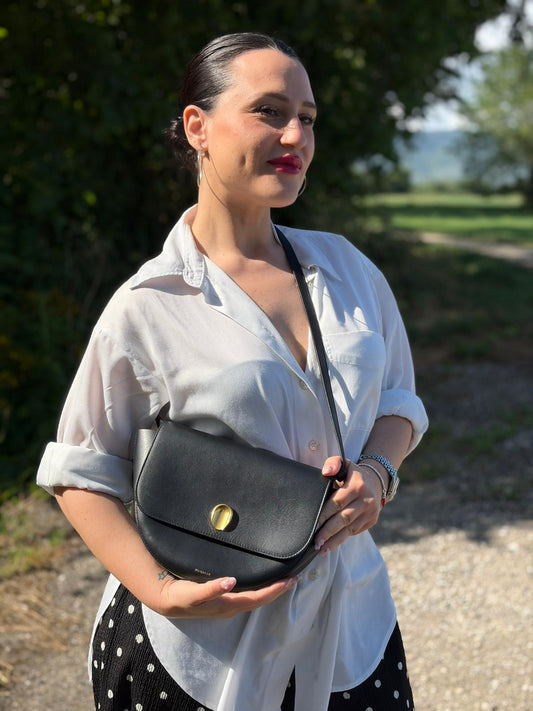 Indossata, Borsa Wandler billy in pelle nera con hardware dorato. Indossabile a tracolla. Originale, usata, di lusso in ottime condizioni.