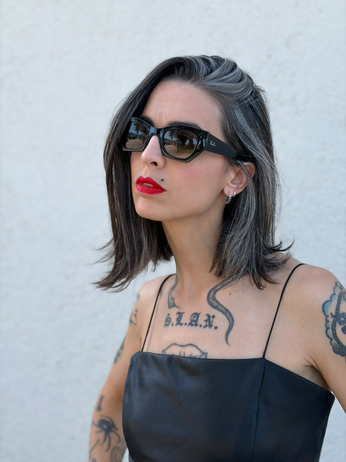 Indossata, Occhiali da sole Ray-Ban in acetato nero con inserti metallici argentati. Originale, usati, di lusso, in ottime condizioni.