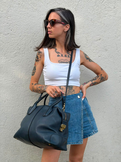 Indossata, Borsa Tod's in pelle blu indossabile a tracolla, a spalla o a mano. Originale, usata, di lusso, in ottime condizioni.