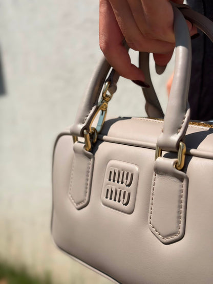 Borsa Miu Miu Arcadie regular pomice