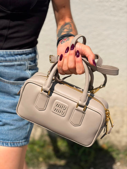 Borsa Miu Miu Arcadie regular pomice