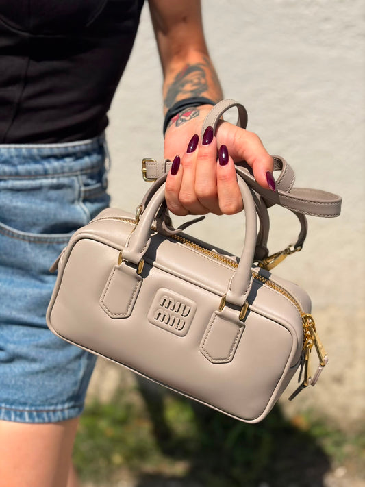 Borsa Miu Miu Arcadie regular pomice