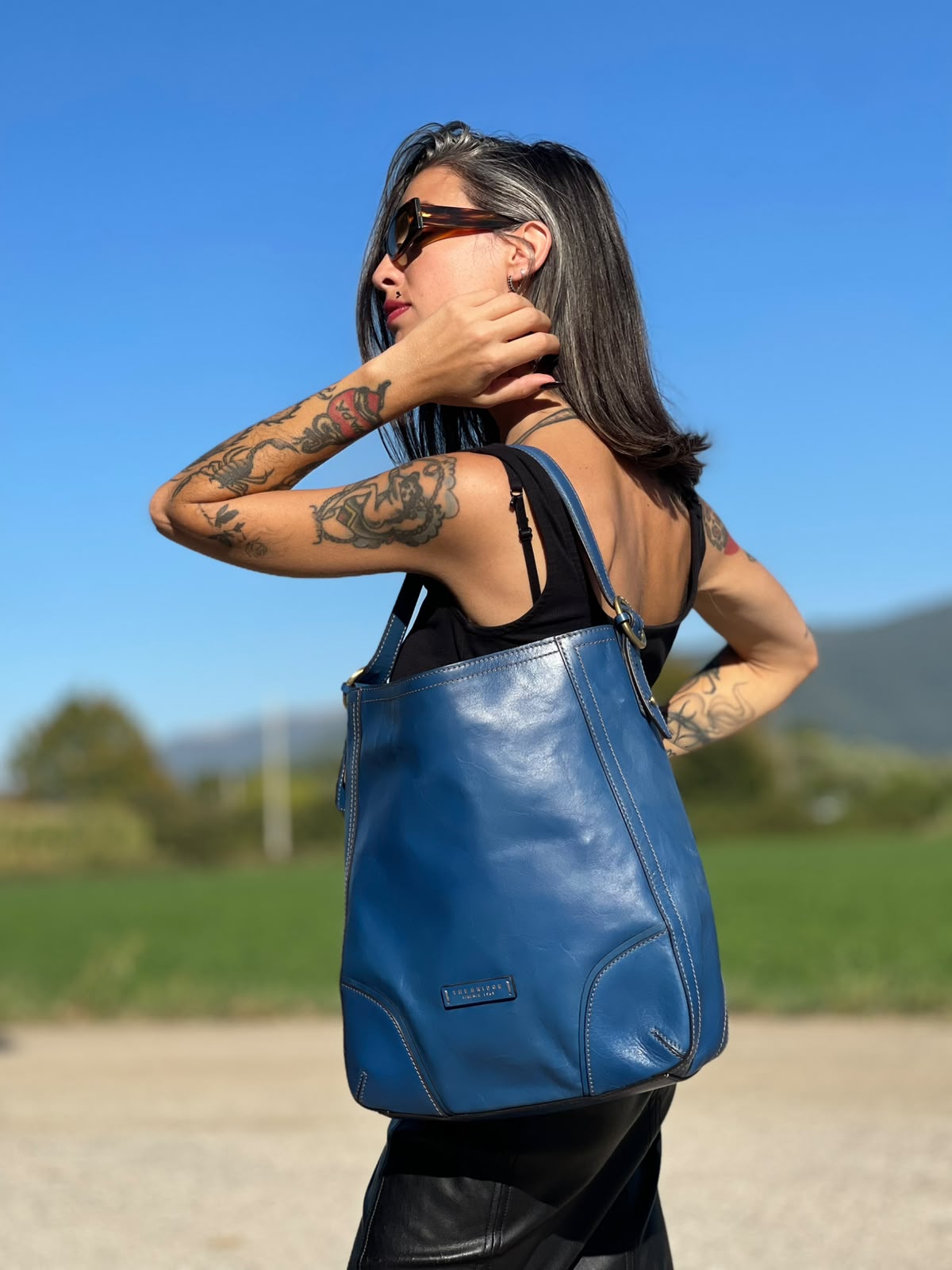 Tote The Bridge blu