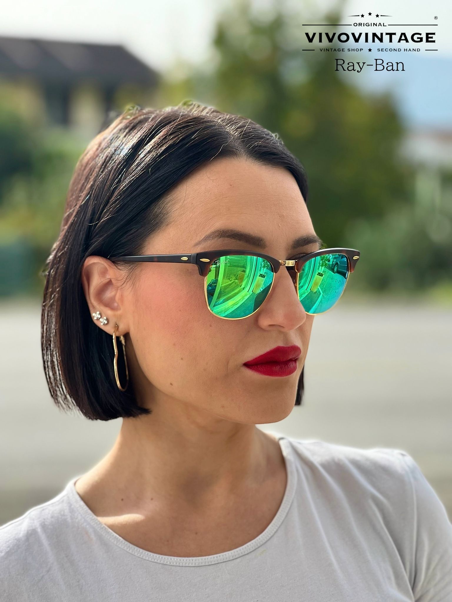 Occhiali da sole Rayban verde a specchio con forma iconica. Accessori di lusso usati