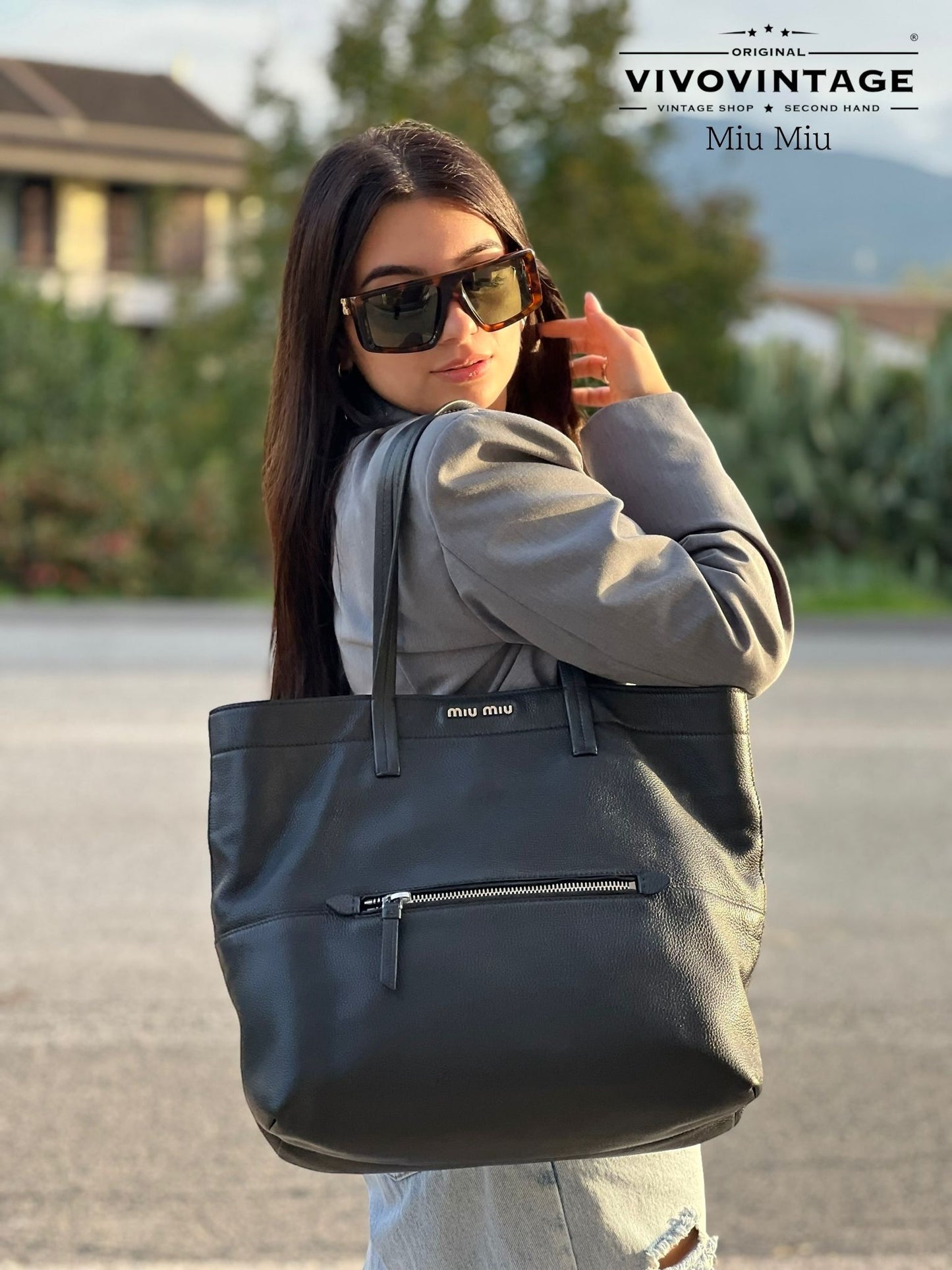 borsa miu miu in pelle nera. Borse di lusso usate