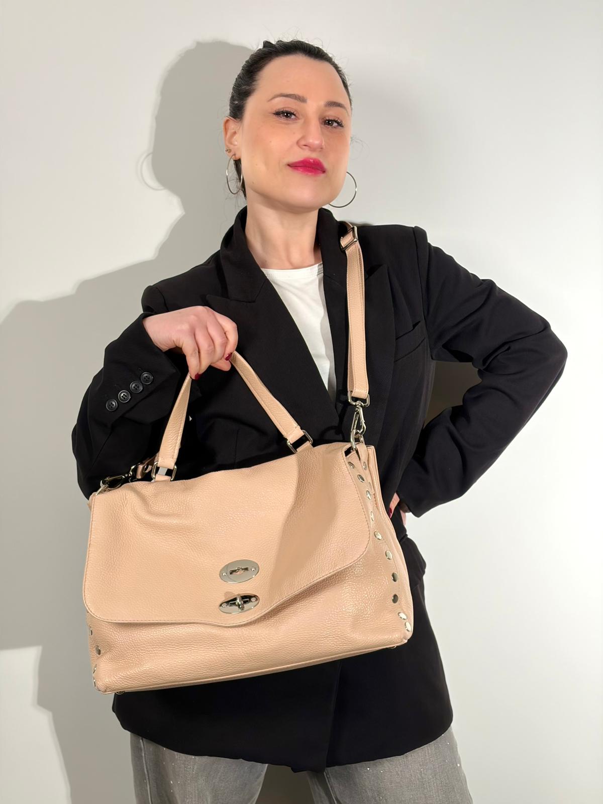 Indossata, Morbida Zanellato in pelle martellata rosa nella misura media.