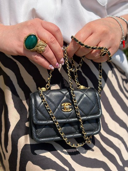 Borsa Chanel Mini Button On Top Flap nera