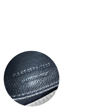 interno Borsa Saint Laurent in pelle di agnello morbida con impunture trapuntate chevron, bianco gesso con hardware dorato, può essere portata a spalla o a tracolla 