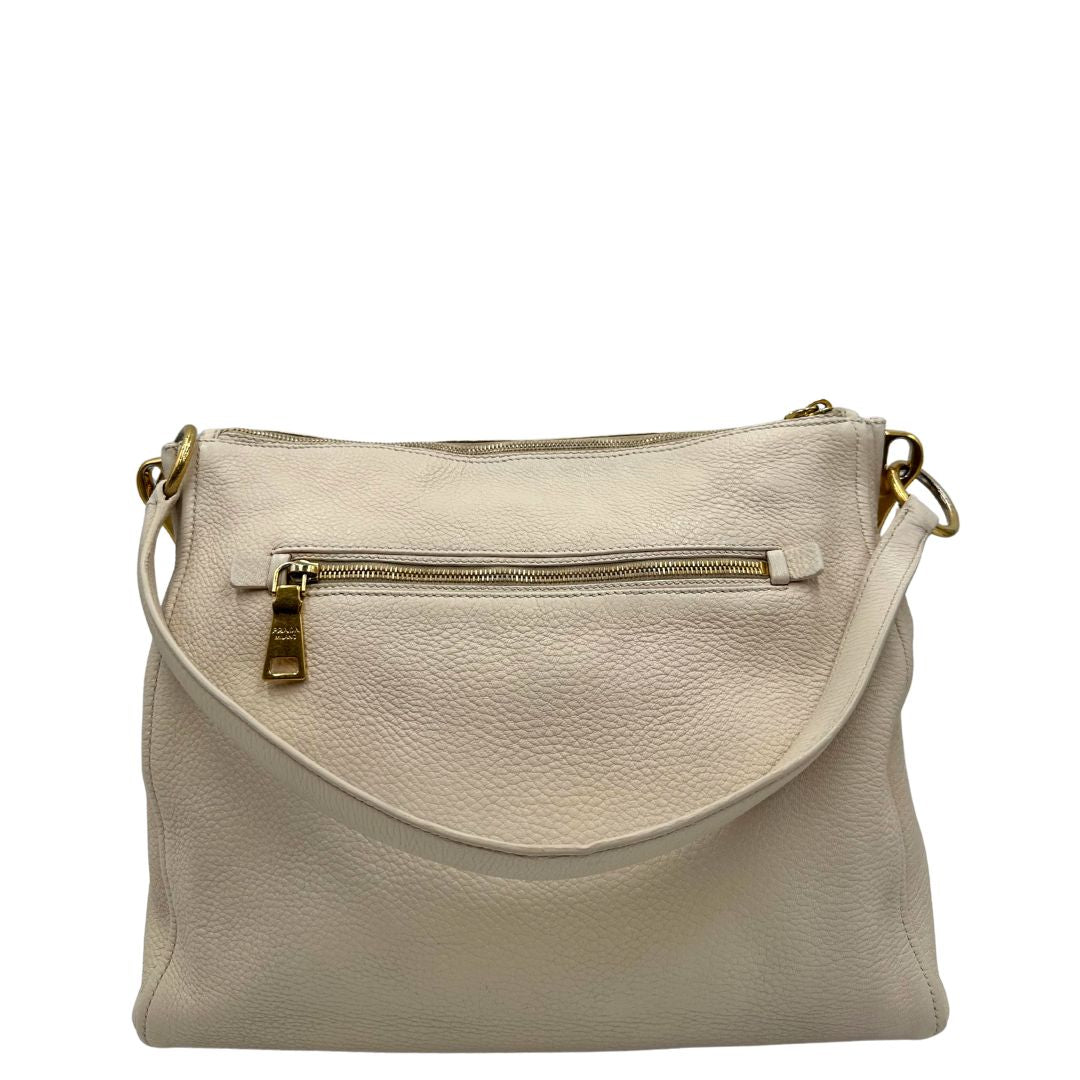 Retro  Borsa Prada in pelle Martellata bianca con manico singolo e metalleria dorata, da indossare a spalla. Originale, usata, di lusso, in ottime condizioni.