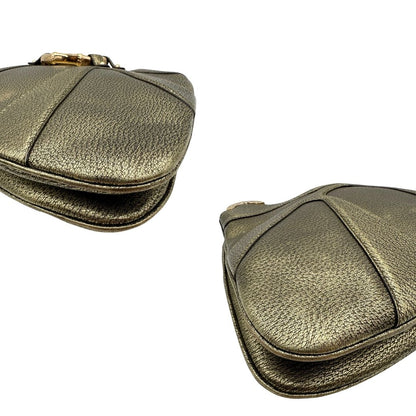 Borsa Gucci Ring x Tom Ford in pelle martellata color oro verdastro effetto metallizzato con parti metalliche dorate e dettagli bamboo in metallo. Da indossare a spalla. Originale, usato, in condizioni ottime. 