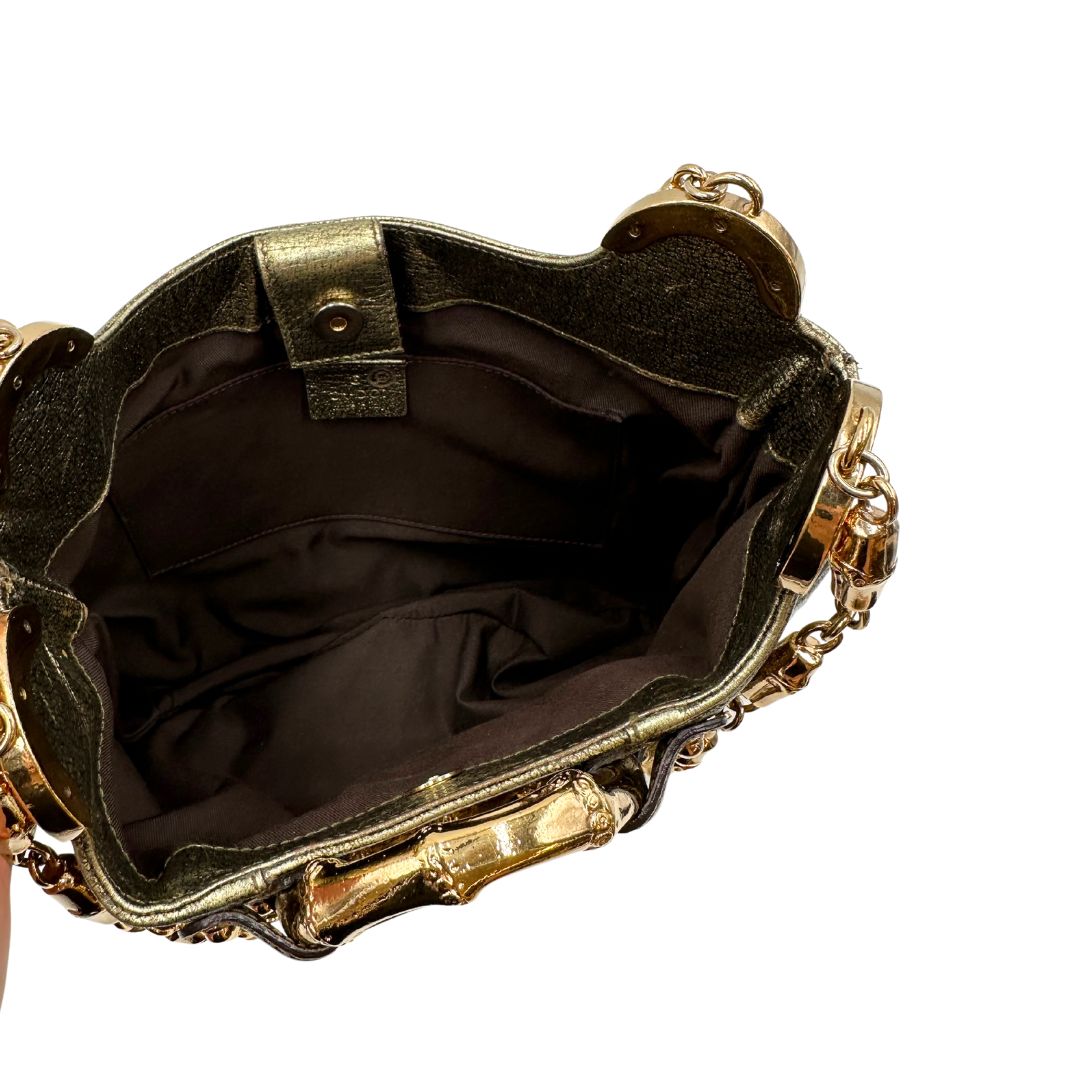 Interno Borsa Gucci Ring x Tom Ford in pelle martellata color oro verdastro effetto metallizzato con parti metalliche dorate e dettagli bamboo in metallo. Da indossare a spalla. Originale, usato, in condizioni ottime. 