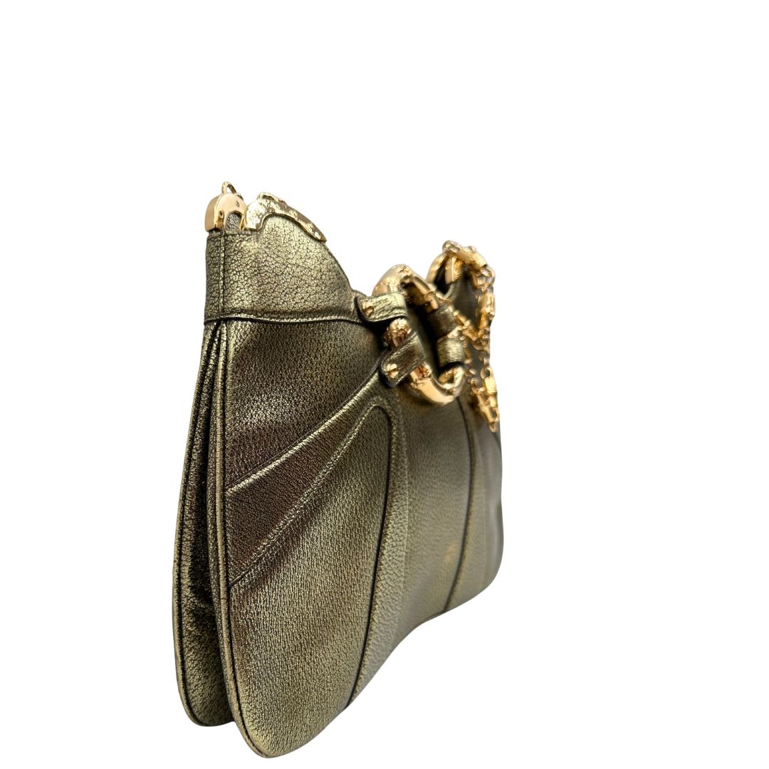 Borsa Gucci Ring x Tom Ford in pelle martellata color oro verdastro effetto metallizzato con parti metalliche dorate e dettagli bamboo in metallo. Da indossare a spalla. Originale, usato, in condizioni ottime. 