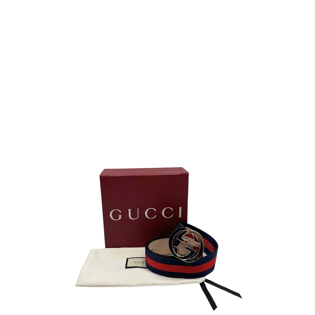 Cintura Gucci elasticizzata con strisce trama Web blu e rosse, finiture in pelle blu e parti metalliche argentate