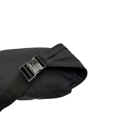 Marsupio D&G in nylon nero rifinito con parti metalliche effetto renio; munita di cinta regolabile con chiusura a gancio 