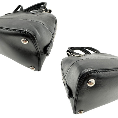 Angoli Borsa Salvatore Ferragamo in pelle nera con trama Gancini e logo in metallo argentato sul front, doppi manici stondati e tracolla regolabile, e amovibile . Originale, usata, di lusso in ottime condizioni