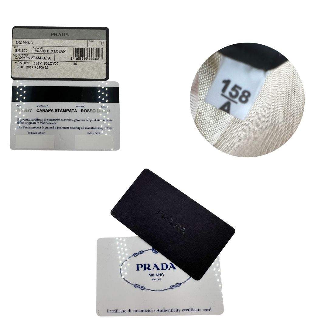 Codice e card d'autenticità di una borsa Prada in tessuto trama multicolore, con inserti metallici dorati; dotata di doppi manici e una tracolla amovibile e regolabile. Indossabile a mano o a tracolla.