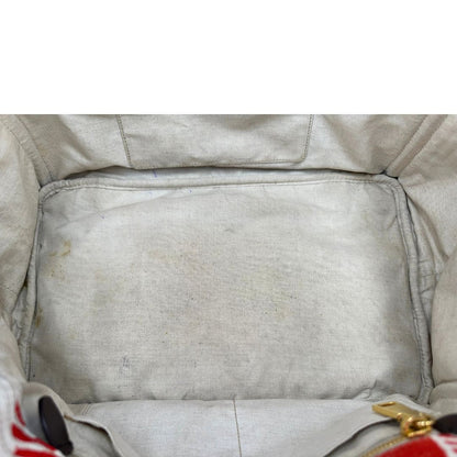 Interno di una borsa Prada in tessuto trama multicolore, con inserti metallici dorati; dotata di doppi manici e una tracolla amovibile e regolabile. Indossabile a mano o a tracolla. Completa di card d'autenticità.