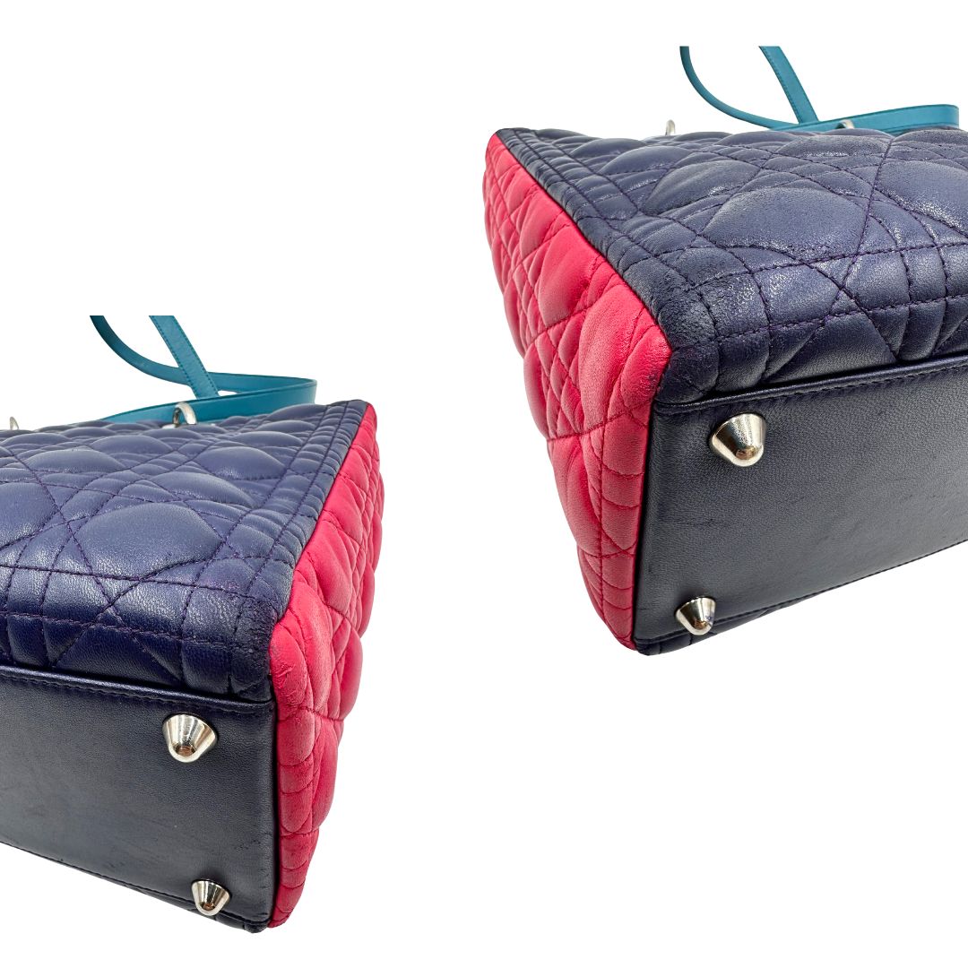 Angoli di una borsa Lady Dior tricolore in pelle blu, azzurra e fucsia trama cannage. Doppi manici rigidi e una tracolla amovibile, rifinita con parti metalliche argentate. Completa di dustbag.