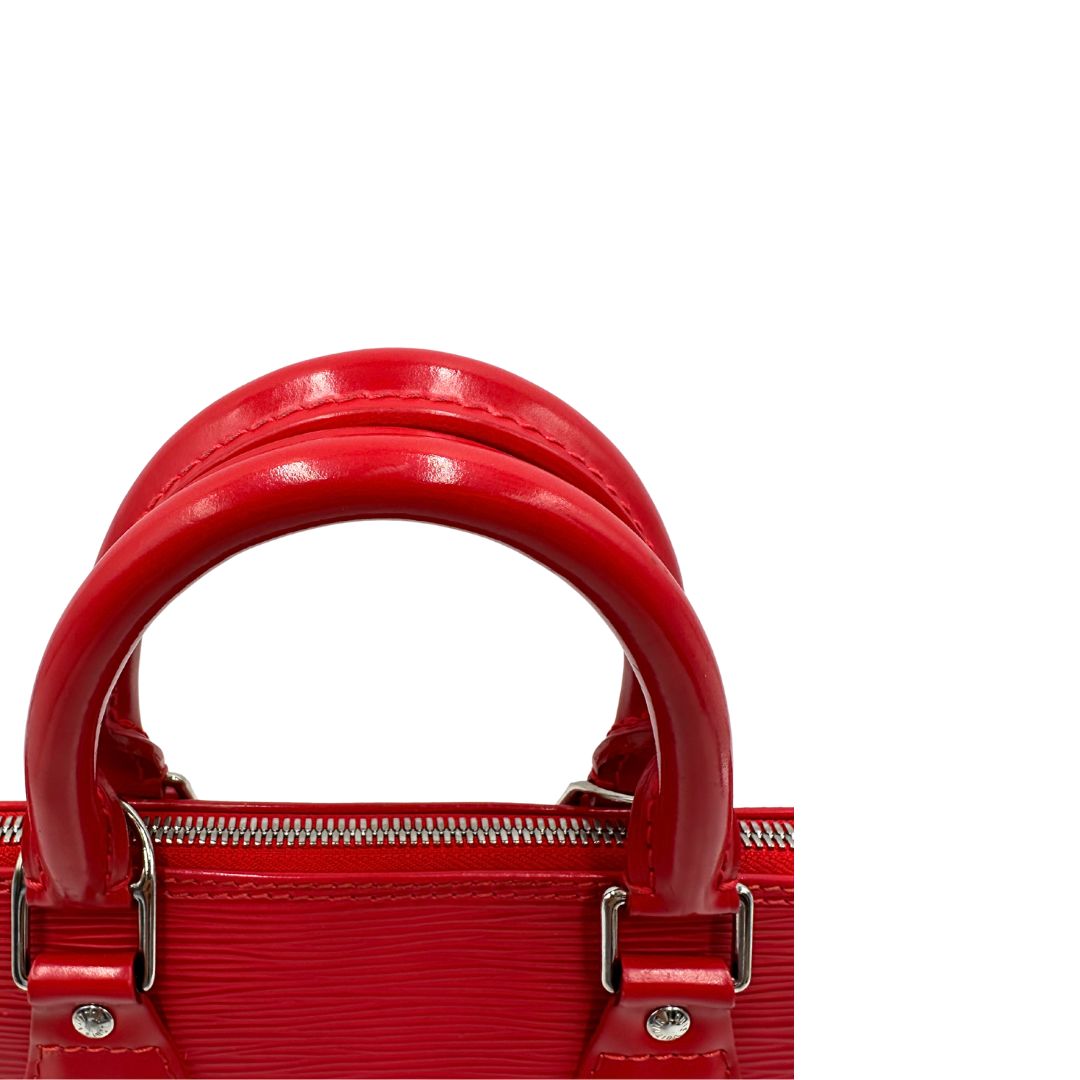 Manici Borsa Alma PM Louis Vuitton in pelle Epi rossa con parti metalliche argentate, munita di due manici stondati
