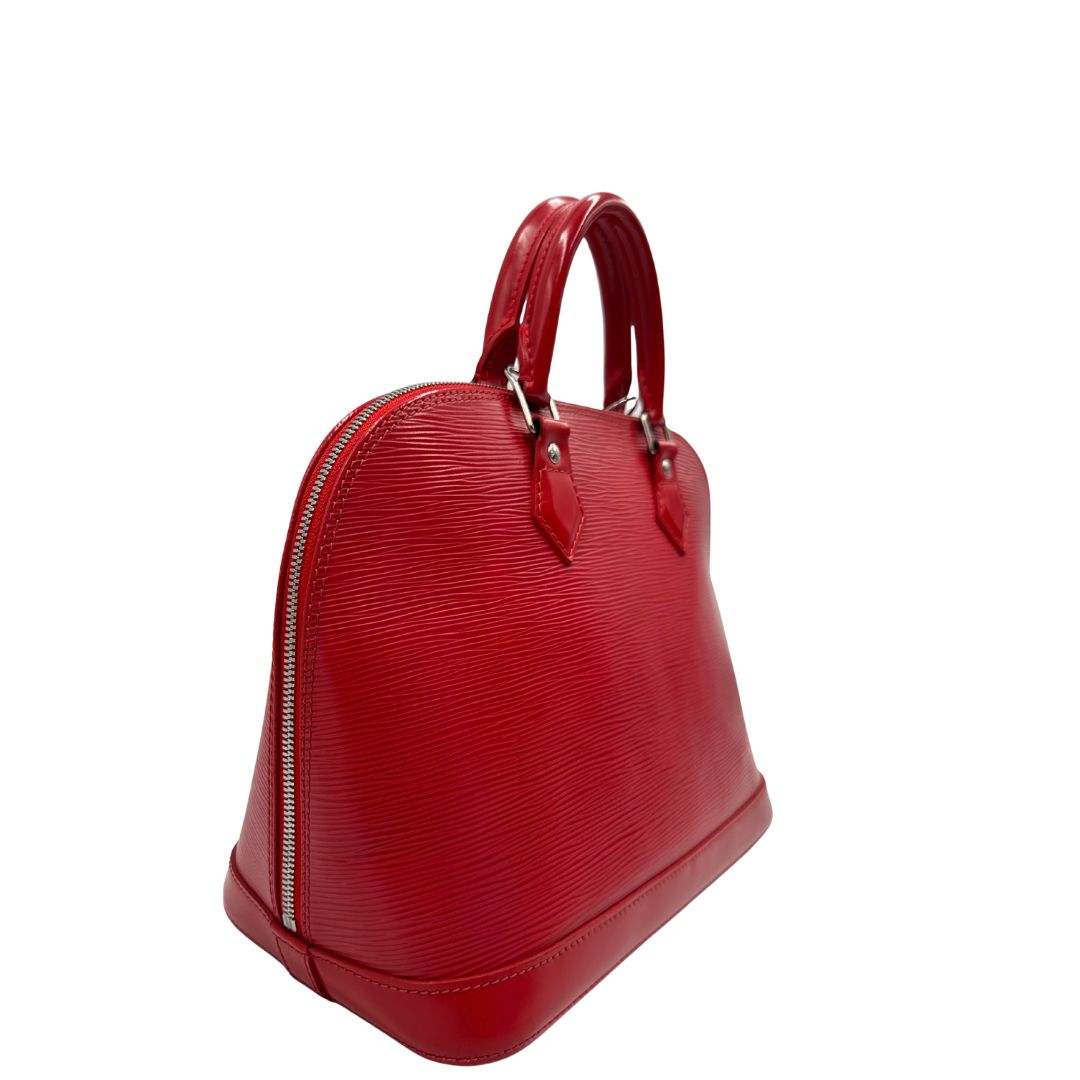 Laterali Borsa Alma PM Louis Vuitton in pelle Epi rossa con parti metalliche argentate, munita di due manici stondati