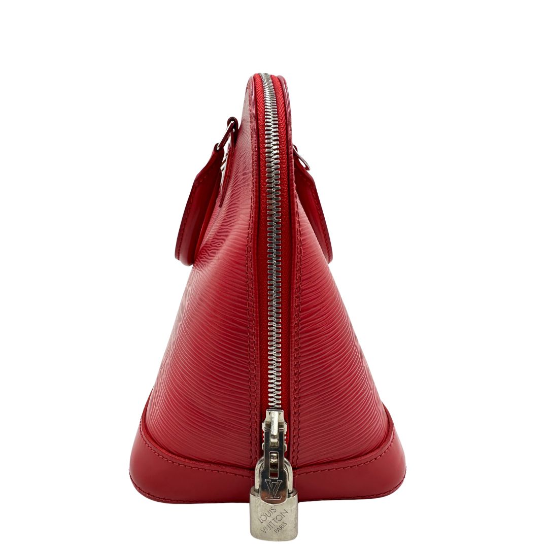 Borsa Alma PM Louis Vuitton in pelle Epi rossa con parti metalliche argentate munita di due manici stondati