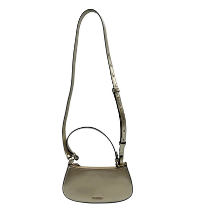 Front  Borsa Coccinelle in pelle color champagne munita di un manico singolo, una tracolla regolabile e amovibile con parti metalliche dorate. 