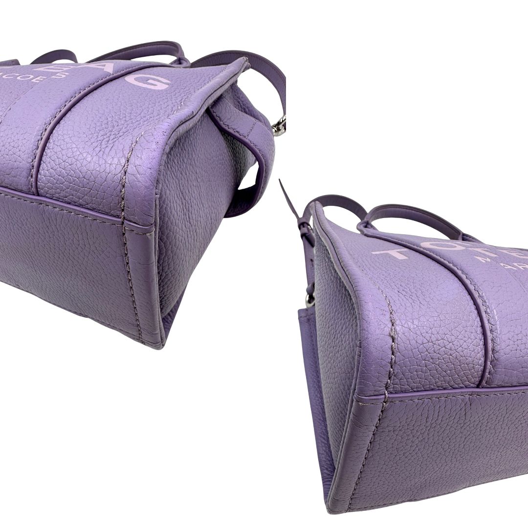 angoli The Tote Bag Marc Jacobs in pelle lilla con parti metalliche argentate; munita di doppi manici e una tracolla amovibile e regolabile. Completa di dustbag, di lusso, originale, ottime condizioni.