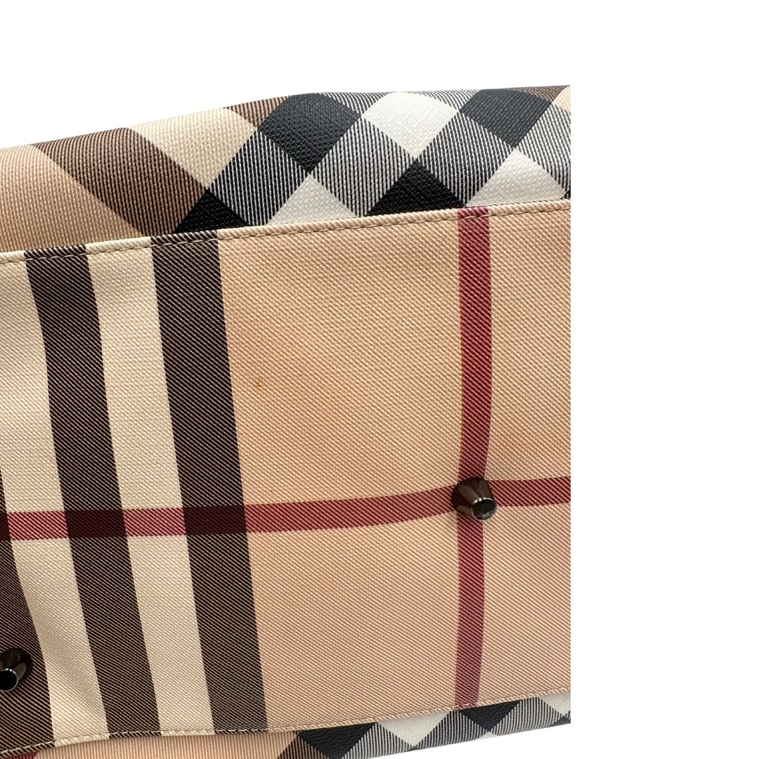 base Borsa Burberry in canvas trama tartan con finiture in pelle nera verniciata; munita di doppi manici, indossabile a spalla. Completa di dustbag, di lusso, originale, ottimo stato