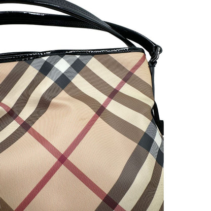 Borsa Burberry in canvas trama tartan con finiture in pelle nera verniciata; munita di doppi manici, indossabile a spalla. Completa di dustbag, di lusso, originale, ottimo stato