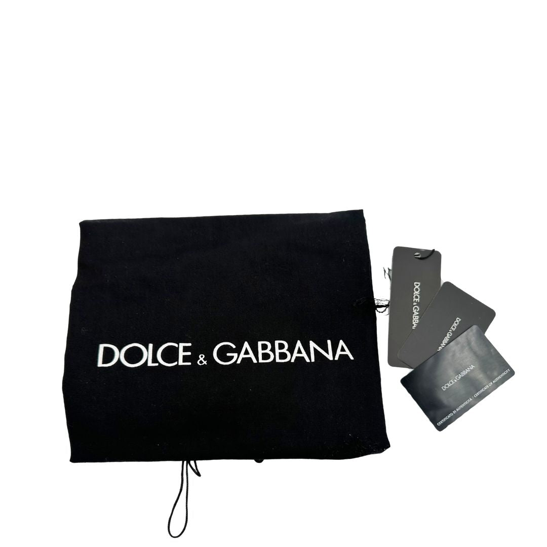  Borsa Dolce & Gabbana in tessuto arancione con iconica grafica ispirata alla Sicilia, finiture in pelle nere e parti metalliche dorate; munita di doppi manici e una pochette estraibile. Completa di dustbag, originale, di lusso, ottime condizioni.