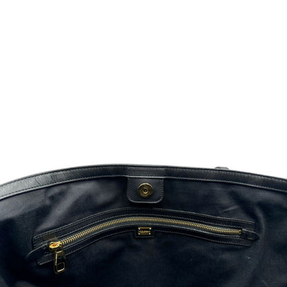 interno  Borsa Dolce & Gabbana in tessuto arancione con iconica grafica ispirata alla Sicilia, finiture in pelle nere e parti metalliche dorate; munita di doppi manici e una pochette estraibile. Completa di dustbag, originale, di lusso, ottime condizioni.