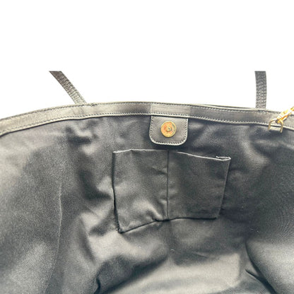 interno  Borsa Dolce & Gabbana in tessuto arancione con iconica grafica ispirata alla Sicilia, finiture in pelle nere e parti metalliche dorate; munita di doppi manici e una pochette estraibile. Completa di dustbag, originale, di lusso, ottime condizioni.