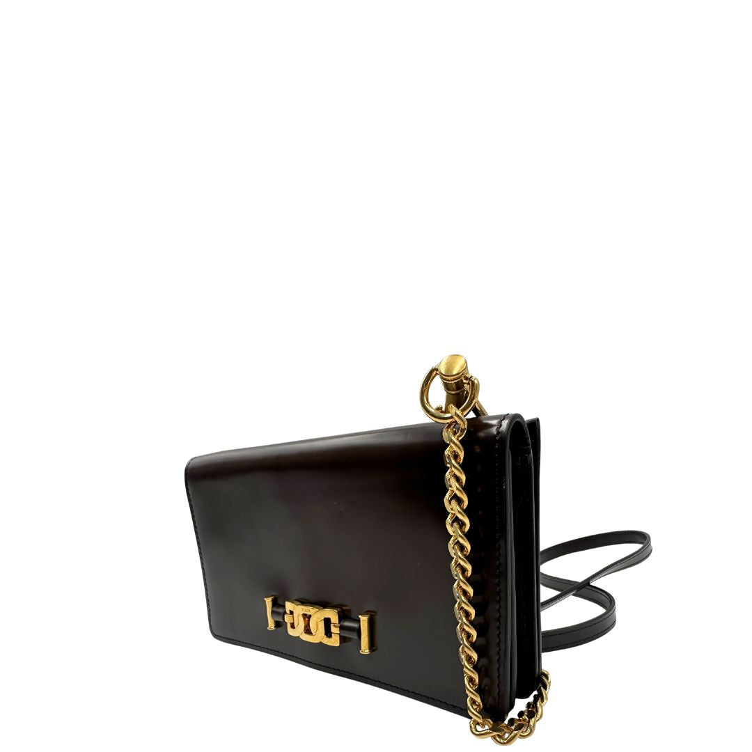 lato Borsa Tod's in pelle color testa di moro con parti metalliche dorate; munita di una tracolla in catena con spallaccio in pelle. Completa di dustbag, di lusso, originale, ottime condizioni. 