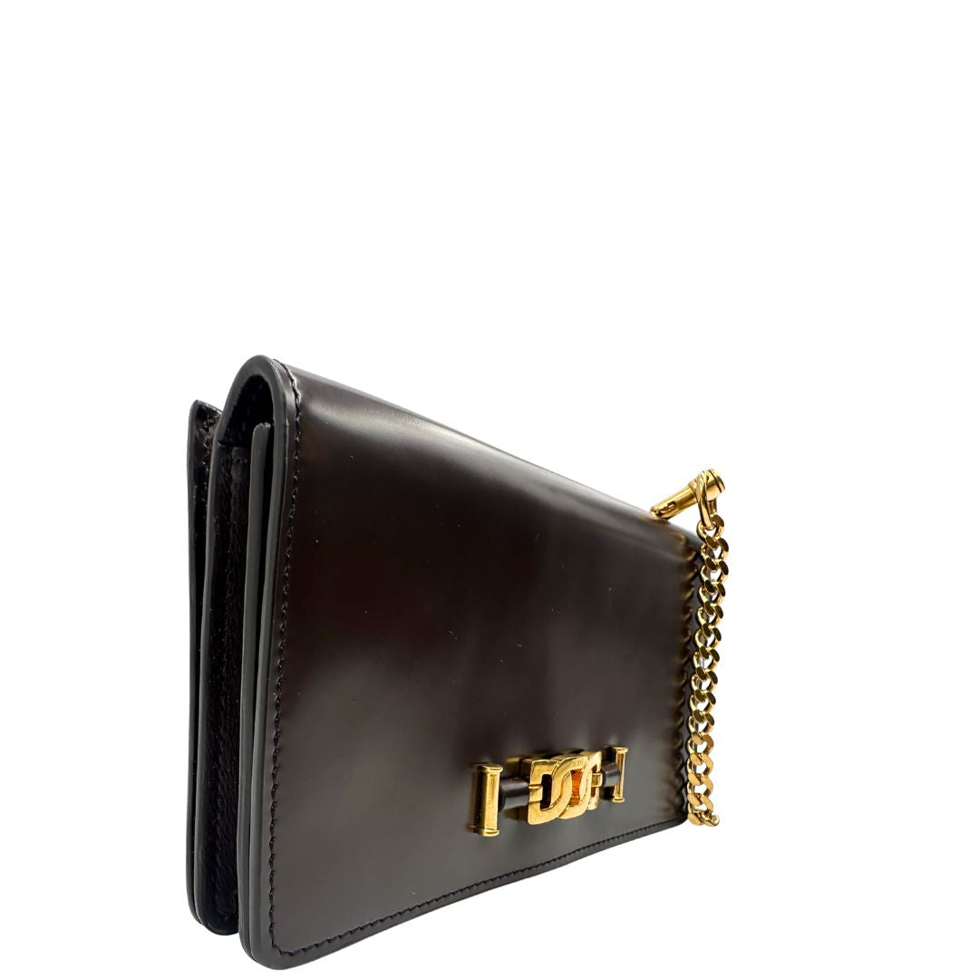 lato Borsa Tod's in pelle color testa di moro con parti metalliche dorate; munita di una tracolla in catena con spallaccio in pelle. Completa di dustbag, di lusso, originale, ottime condizioni. 