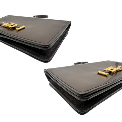 angoli Borsa Tod's in pelle color testa di moro con parti metalliche dorate; munita di una tracolla in catena con spallaccio in pelle. Completa di dustbag, di lusso, originale, ottime condizioni. 