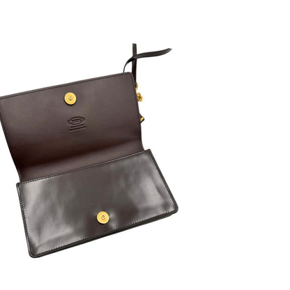 interno Borsa Tod's in pelle color testa di moro con parti metalliche dorate; munita di una tracolla in catena con spallaccio in pelle. Completa di dustbag, di lusso, originale, ottime condizioni. 
