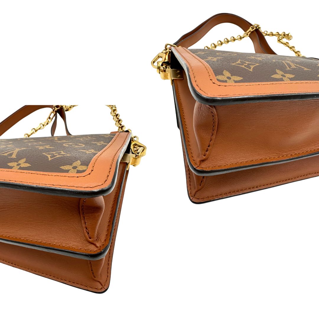 Angoli Borsa Dauphine MM Louis Vuitton in tela monogram, e monogram reverse bicolore con finiture in pelle cognac e parti metalliche dorate. Munita di una tracolla in pelle e un manico in catena, amovibili. Originale, usato, di lusso, in ottime condizioni 