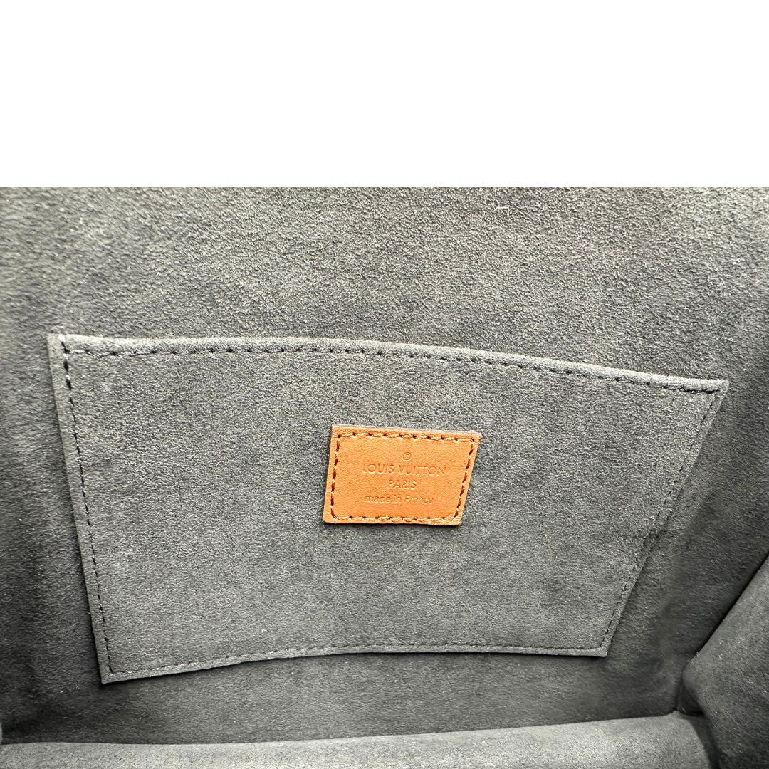 Tasca Borsa Dauphine MM Louis Vuitton in tela monogram, e monogram reverse bicolore con finiture in pelle cognac e parti metalliche dorate. Munita di una tracolla in pelle e un manico in catena, amovibili. Originale, usato, di lusso, in ottime condizioni 