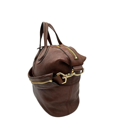 lato Borsa Givenchy Nightingale in pelle marrone e parti metalliche dorate. Munita di doppi manici e tracolla una amovibile arricchita da una cerniera decorativa, di lusso, originale. 