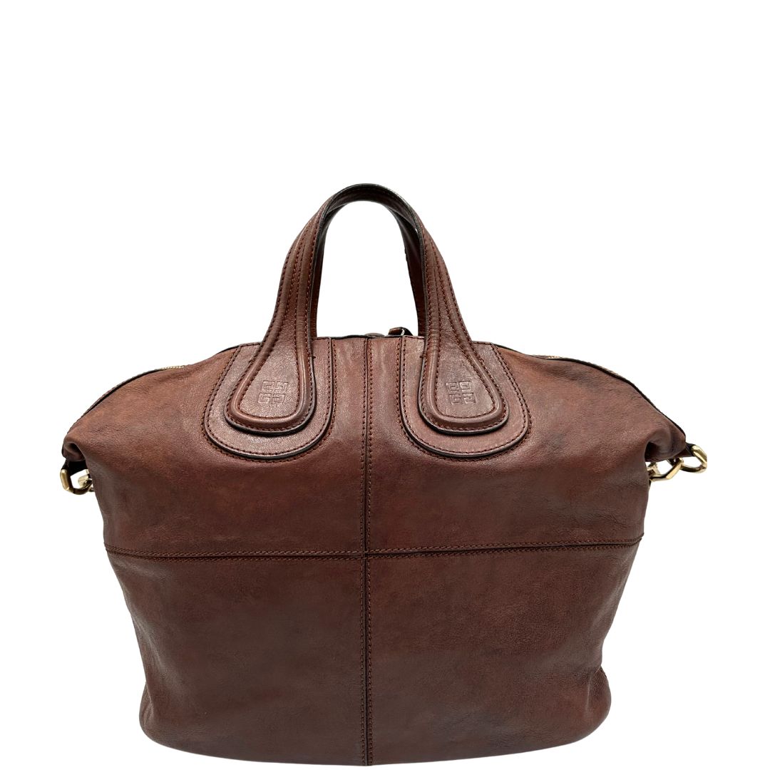 retro Borsa Givenchy Nightingale in pelle marrone e parti metalliche dorate. Munita di doppi manici e tracolla una amovibile arricchita da una cerniera decorativa, di lusso, originale. 
