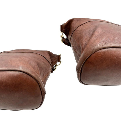 angoli Borsa Givenchy Nightingale in pelle marrone e parti metalliche dorate. Munita di doppi manici e tracolla una amovibile arricchita da una cerniera decorativa, di lusso, originale.