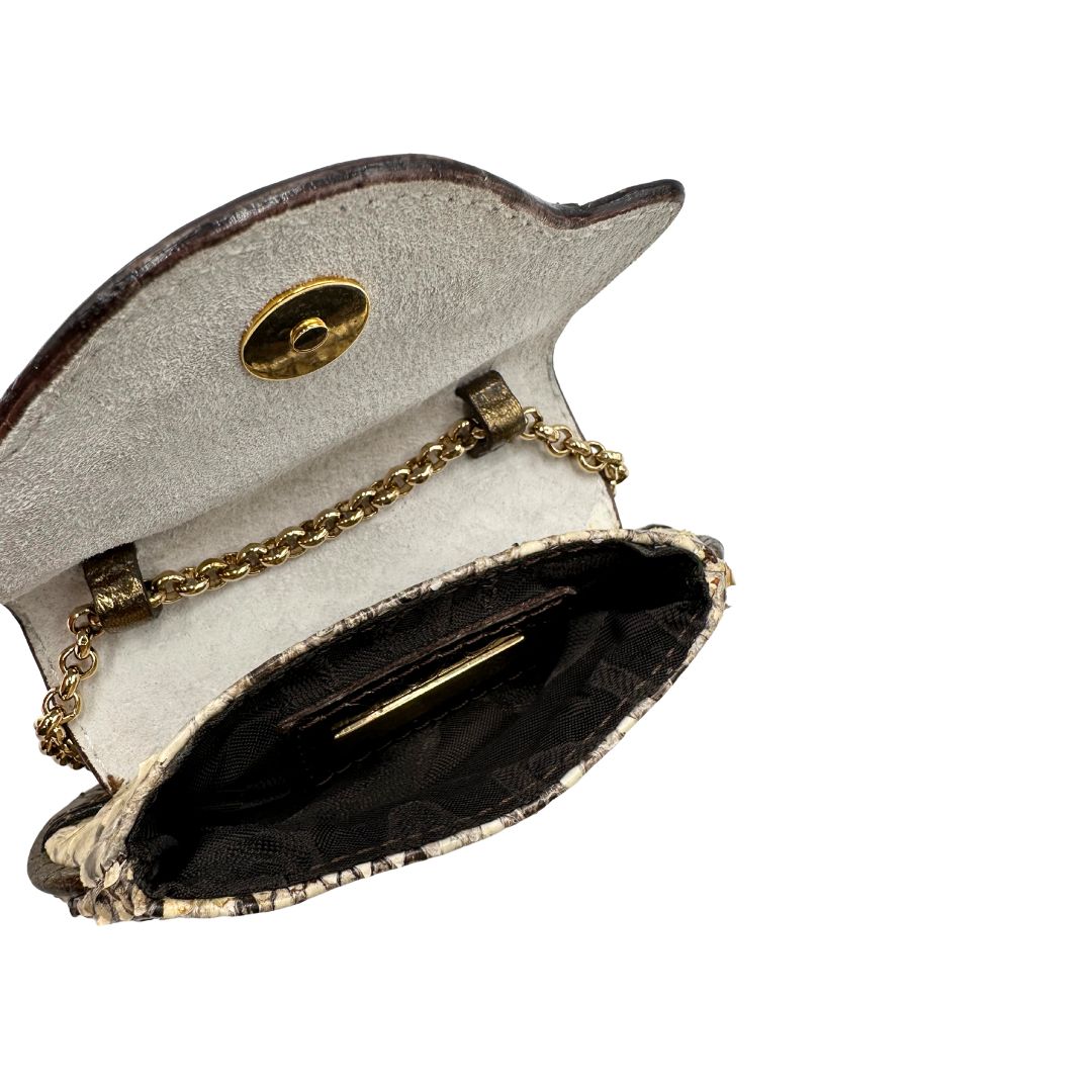 interno Pochette Dolce & Gabbana sui toni caldi del marrone e del beige, trama animalier e parti metalliche dorate; munita di una mini pochette amovibile. Completa di dustbag, di lusso, originale, ottime condizioni, usata. 