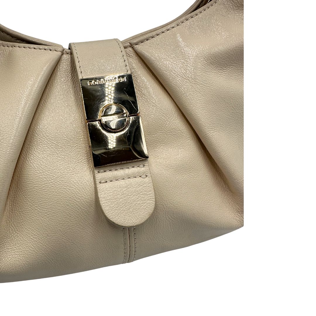 Borsa Borbonese in pelle biege con parti metalliche dorate; munita di un manico singolo. Completa di dustbag. Originale, usata, di lusso, in ottime condizioni