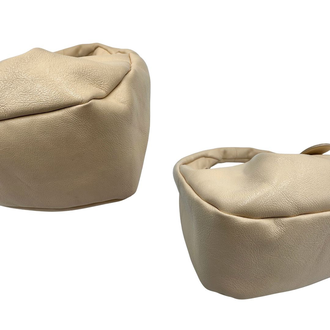 Angoli Borsa Borbonese in pelle biege con parti metalliche dorate; munita di un manico singolo. Completa di dustbag. Originale, usata, di lusso, in ottime condizioni