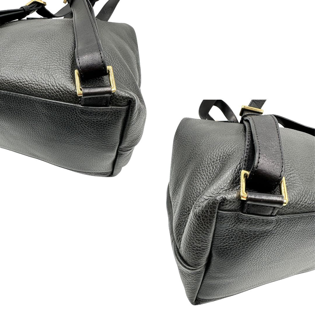 Angoli Zaino The Bridge in pelle martellata nera, rifinito con parti metalliche dorate, munito di bretelle in pelle regolabili. Completo di dustbag. Originale, usata, di lusso, in ottime condizioni