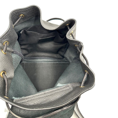 Interno Zaino The Bridge in pelle martellata nera, rifinito con parti metalliche dorate, munito di bretelle in pelle regolabili. Completo di dustbag. Originale, usata, di lusso, in ottime condizioni