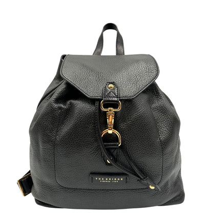 Front Zaino The Bridge in pelle martellata nera, rifinito con parti metalliche dorate, munito di bretelle in pelle regolabili. Completo di dustbag. Originale, usata, di lusso, in ottime condizioni