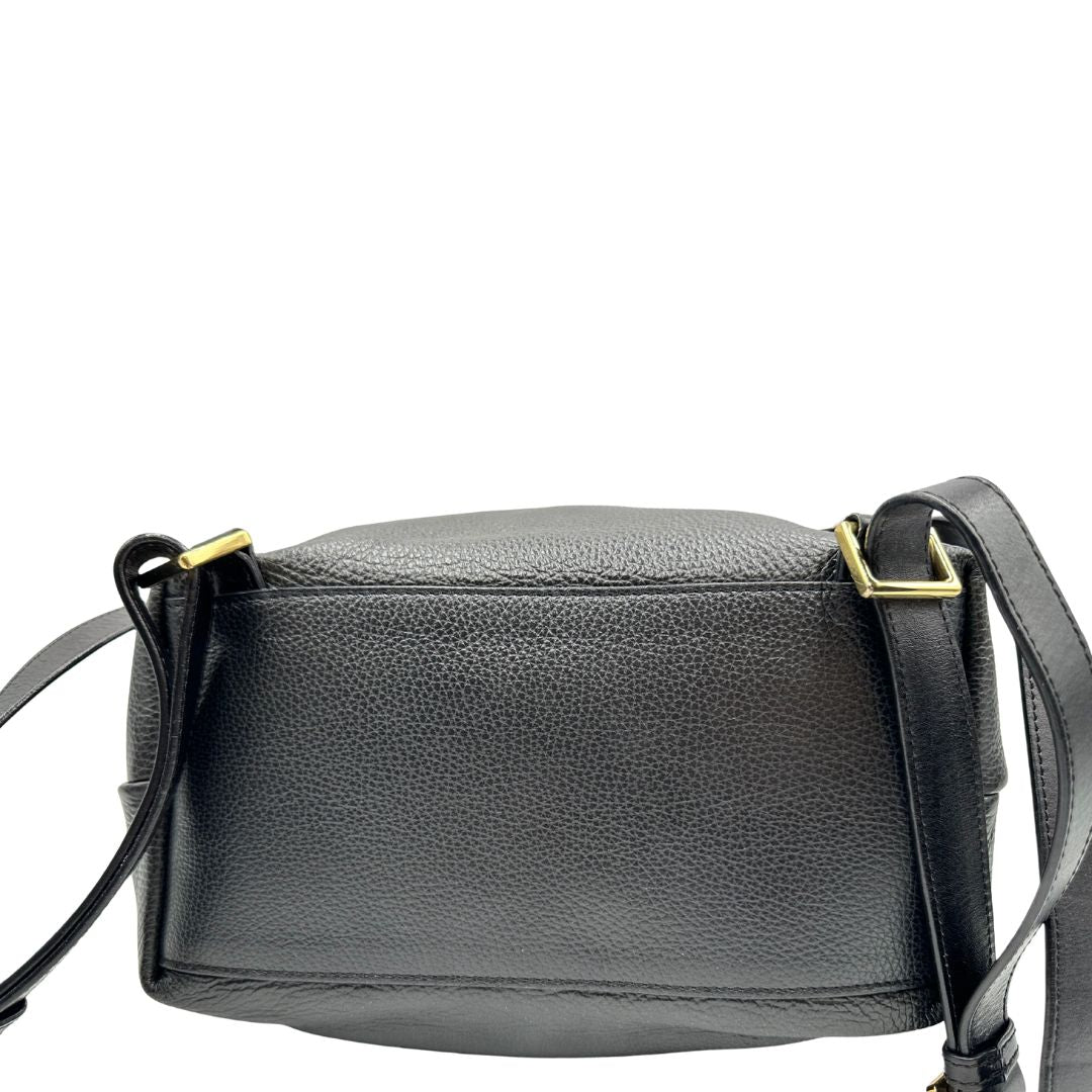 Base Zaino The Bridge in pelle martellata nera, rifinito con parti metalliche dorate, munito di bretelle in pelle regolabili. Completo di dustbag. Originale, usata, di lusso, in ottime condizioni